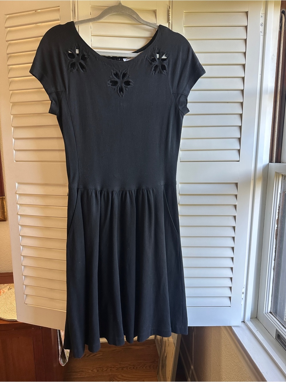 Vintage 80’s Adrienne Vittadini Classic Black Cap-Sleeve Women's Dress